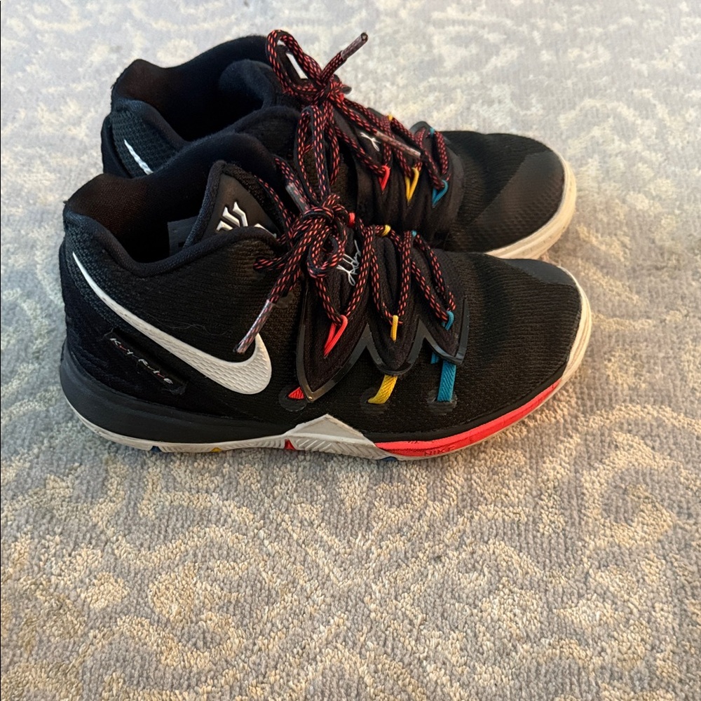 Nike Kids Kyrie 5 Friends Edition